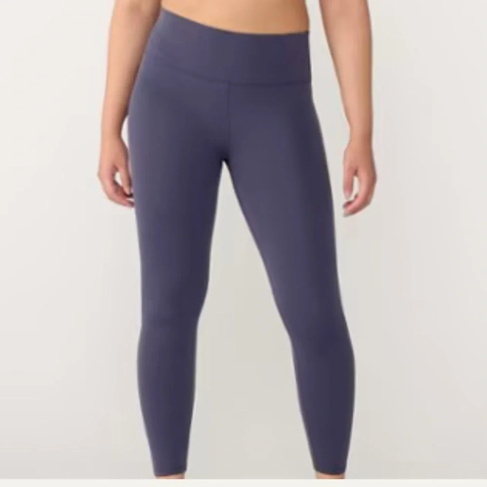 Vuori All the Feels Navy Blue Leggings - Picture 5 of 7